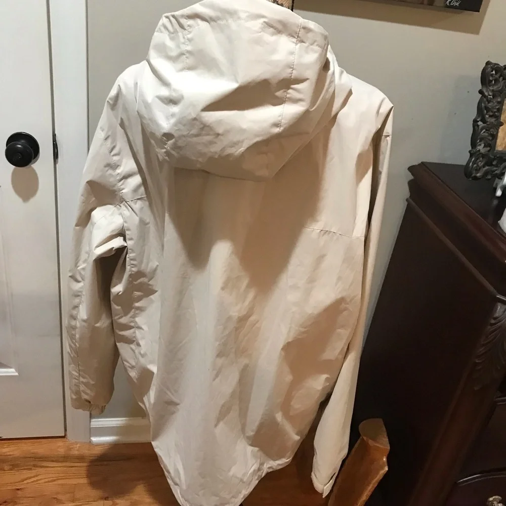 ▪️DIVIDED Cream Rain Jacket